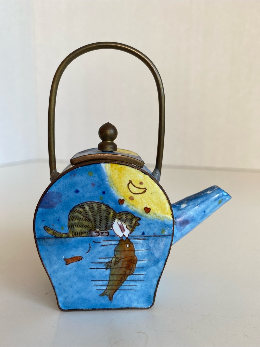 Empress Arts Hand-Painted Cat Kissing Fish Enamel Mini Teapot